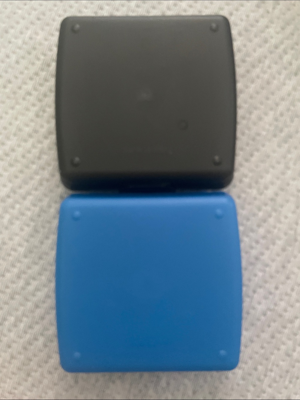 Tupperware Square Sandwich Containers in Black and Blue - Picture 2 of 4